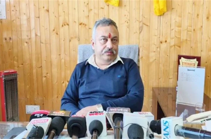शिक्षा मंत्री रोहित ठाकुर