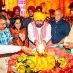 cm mann and kejriwal in mandir