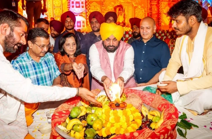 cm mann and kejriwal in mandir