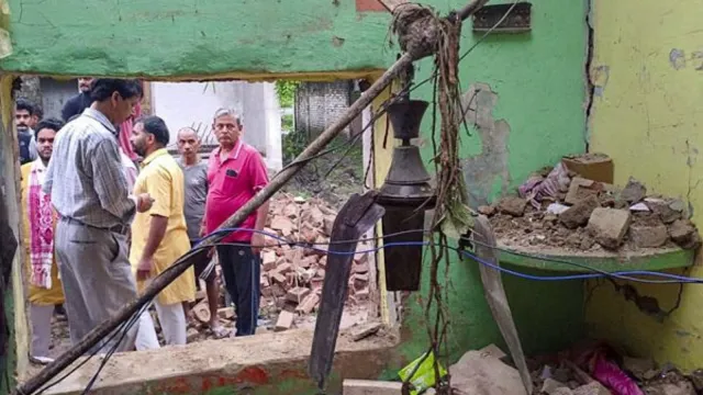 pratapgarh house collapse