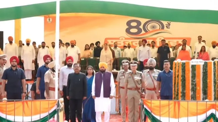 सीएम मान ने फिरोजपुर में किया ध्वजारोहण