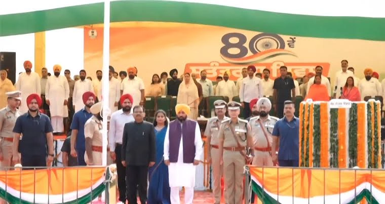 सीएम मान ने फिरोजपुर में किया ध्वजारोहण